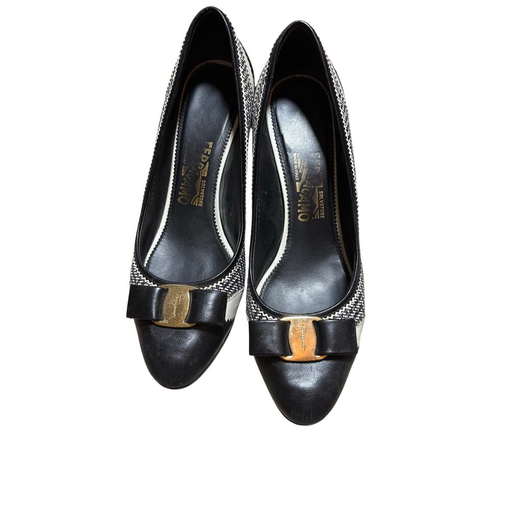 Salvatore Ferragamo Eloisa Bow Pumps Black Cream Woven 9B $1050 - Picture 9 of 10